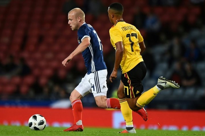 Levein fears for Naismith after knee injury