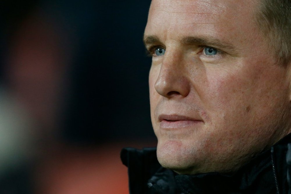 Bournemouths manager Eddie Howe watches his players during the English Premier League football match between Bournemouth and Manchester United in Bournemouth, southern England on December 12, 2015