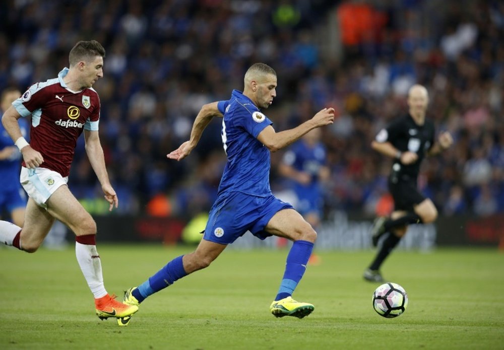 Leicester Citys Algerian striker Islam Slimani (C) runs with the ball during the English Premier League football match between Leicester City and Burnley
