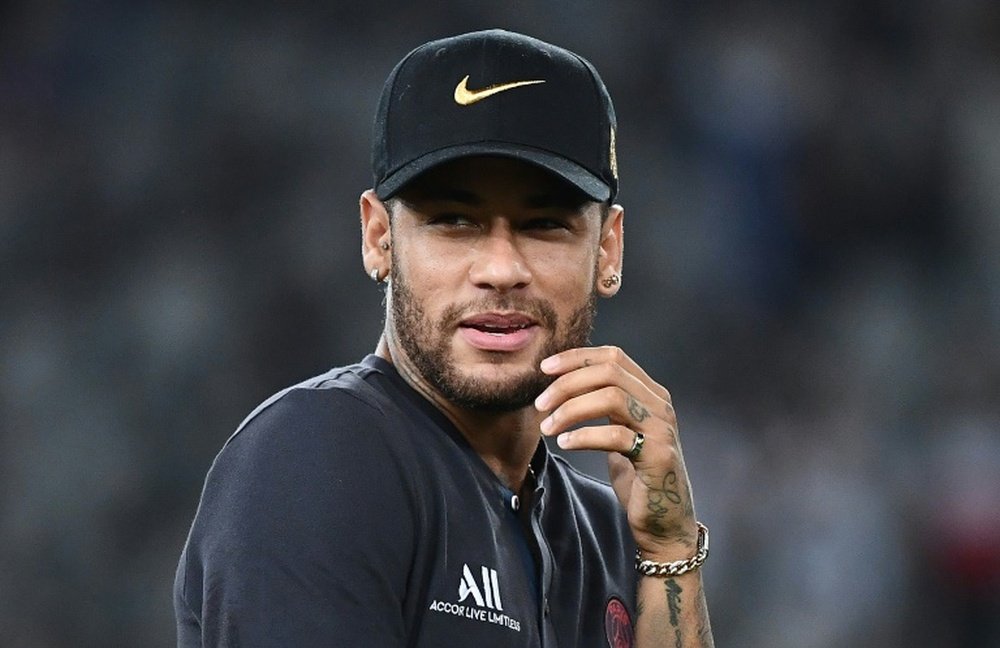 Neymar colocaria 20 milhões do seu próprio bolso para jogar no Barça. AFP