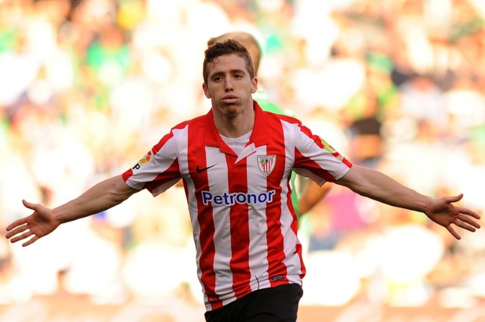 Athletic Bilbaos forward Iker Muniain celebrates after scoring during the Spanish league football match against Real Betis Balompie at the Benito Villamarin stadium in Sevilla on February 23, 2014