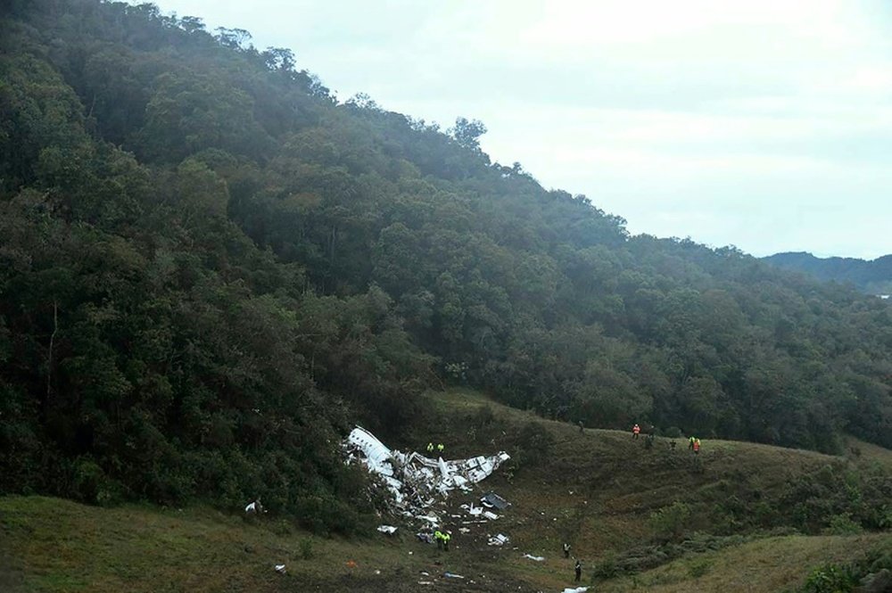 Wreckage is seen of the LAMIA airlines charter plane carrying members of the Chapecoense Real football team that crashed in the mountains of Cerro Gordo, on November 29, 2016
