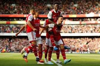 El Arsenal pretende renovar a Saka y a Saliba, tras Martinelli. AFP