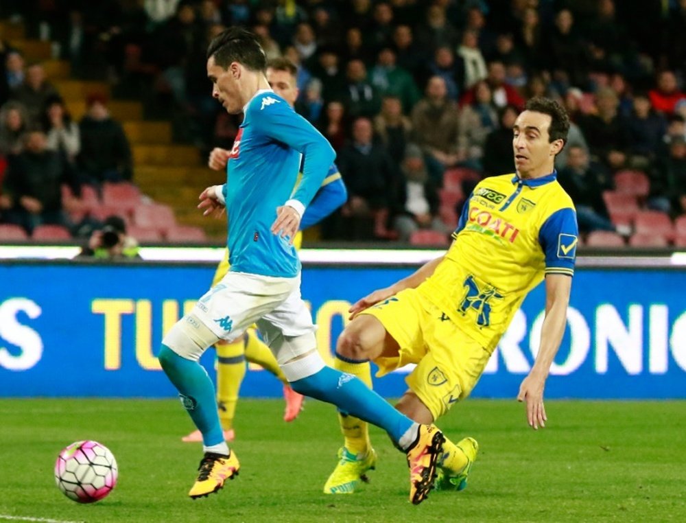 El Nápoles se las verá contra el Chievo en el Marc'Antonio Bentegodi. AFP
