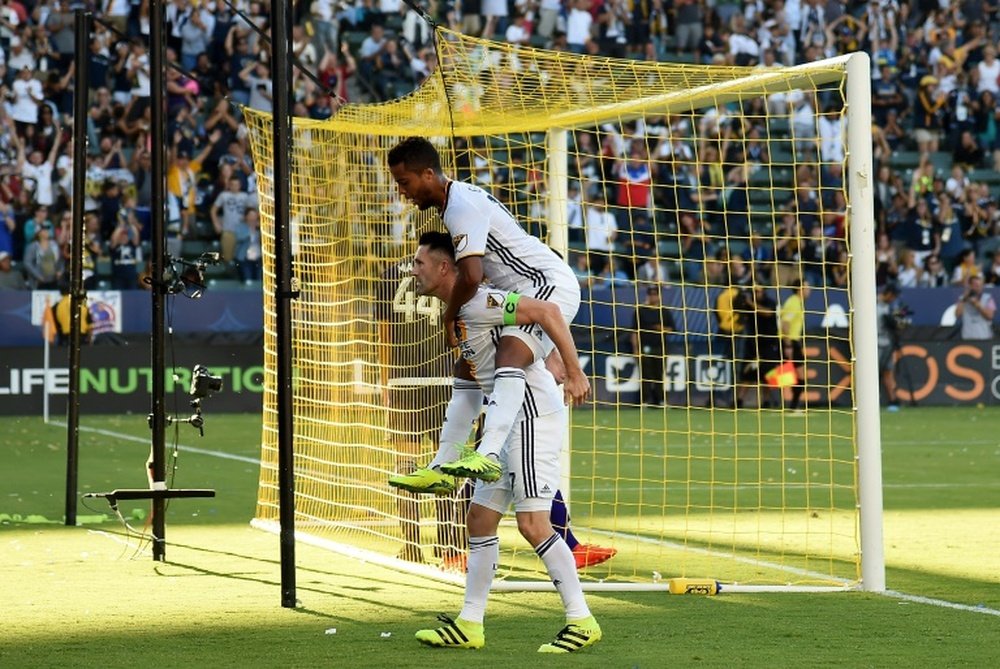 Los Galaxy bordan el primer tiempo y avanzan hacia semifinales. AFP/Archivo