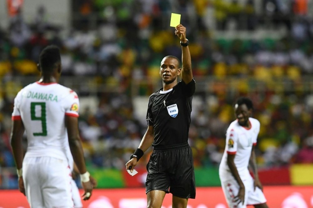 Escándalo con Janny Sikazwe en la Copa África. AFP