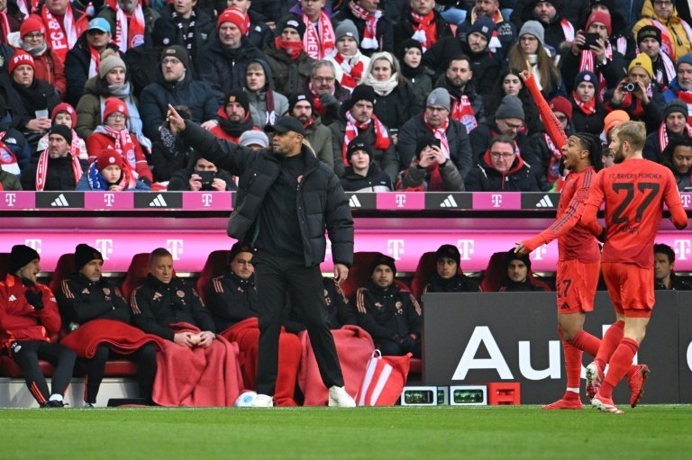 El Bayern de Múnich solventó la papeleta de ganar a un endeble Slovan Bratislava pero tendrá que pasar por los cruces previos, pese al 3-1 con el que se marchó del Allianz Arena.