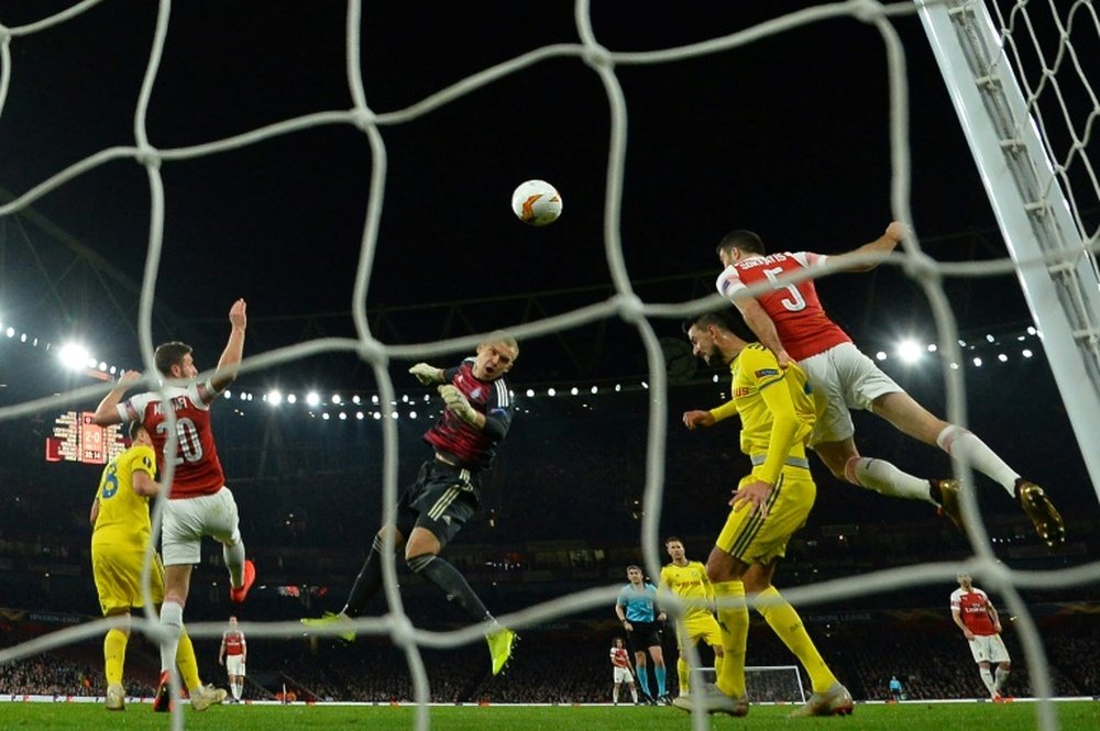 Denis jugó en el triunfo del Arsenal. AFP