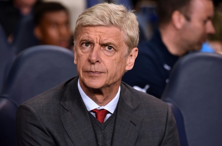 Arsenal boss Wenger under fire over European 'calamity'