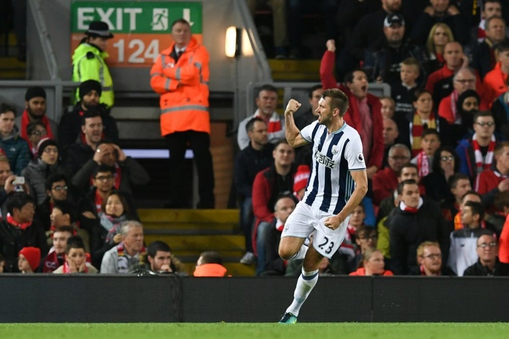 West Bromwich Albion's defender Gareth McAuley celerbates scoring goal. EFE/Archive