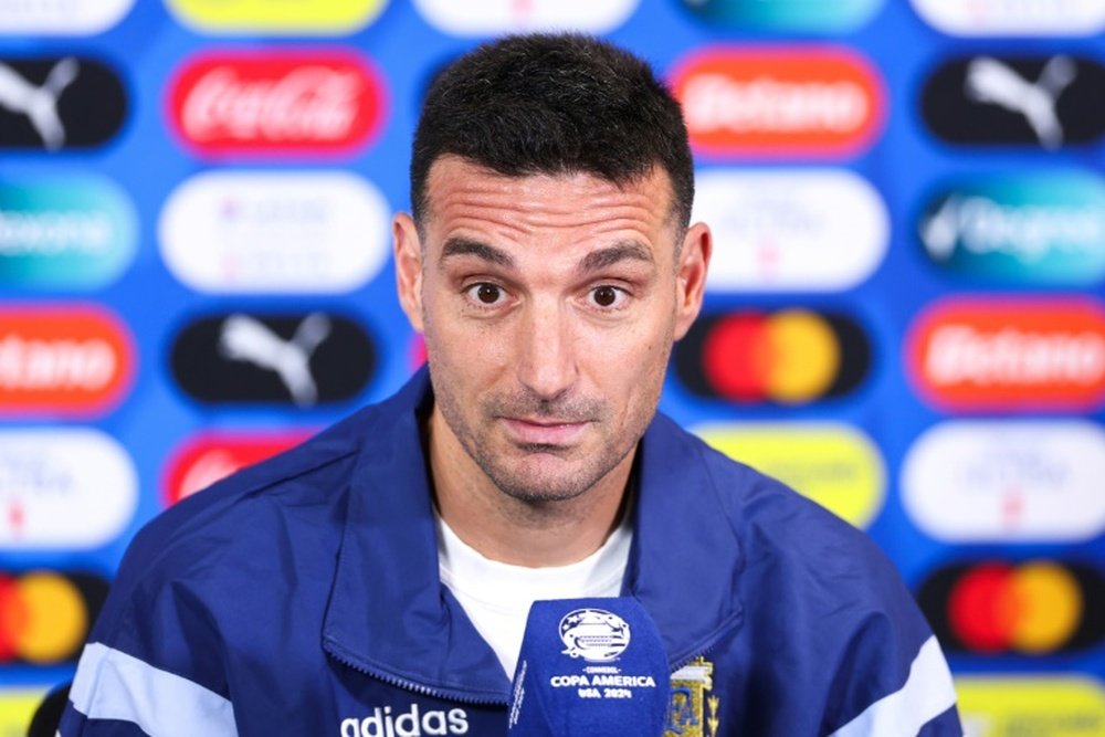 Scaloni se sacó el curso de entrenador en Las Rozas. AFP