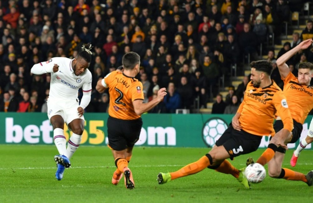 Batshuayi (L) scored in Chelsea's 1-2 victory over Hull. AFP