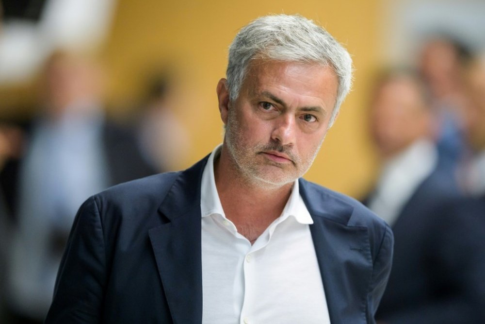 Mourinho explicou por que é mais difícil vencer a liga inglesa. AFP