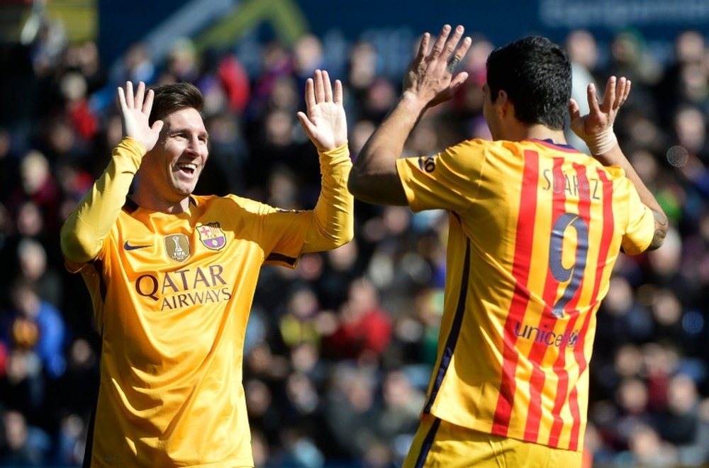 Messi et Suárez célèbrent un but. AFP