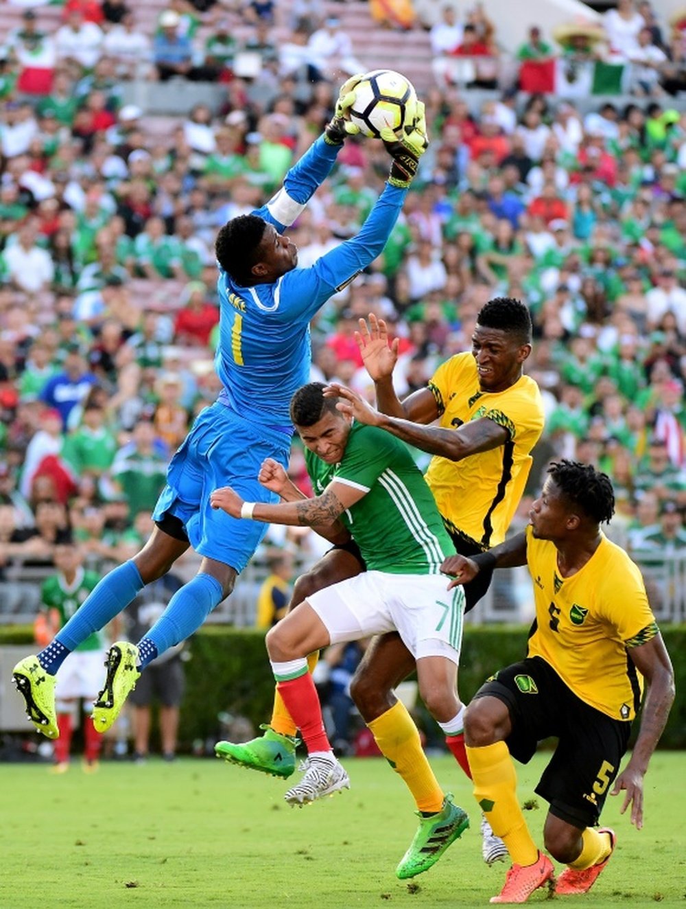 Jamaica se llevó la victoria ante México. AFP
