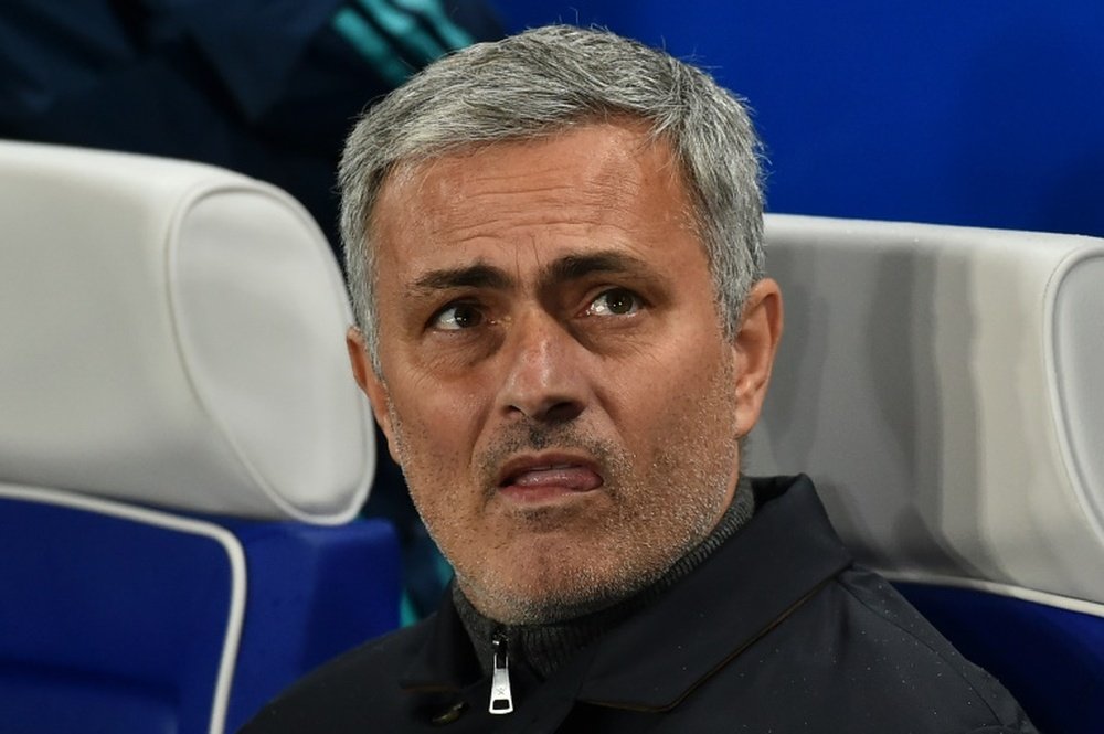 José Mourinho compareció para alabar a Marouane Fellaini. AFP