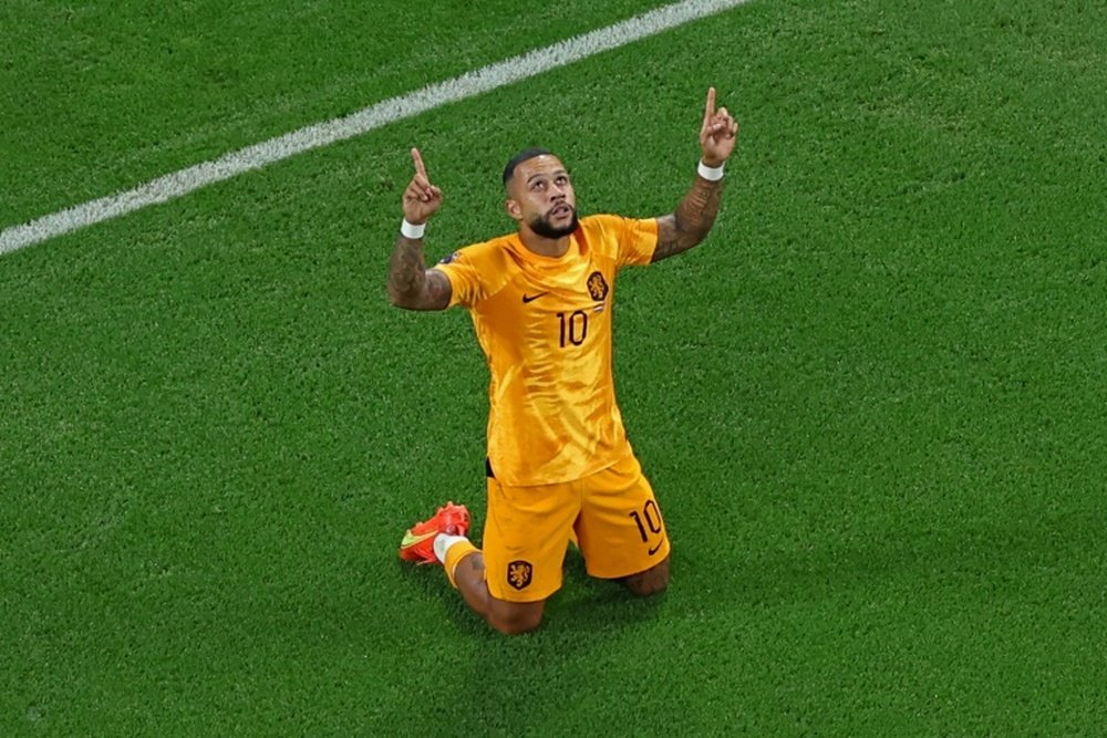 Roma cannot sign Memphis Depay. AFP