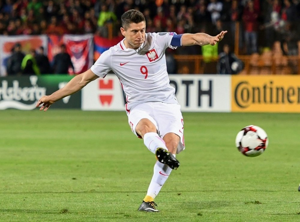 O goleador polonês é neste momento um dos nomes mais falados da Europa. AFP