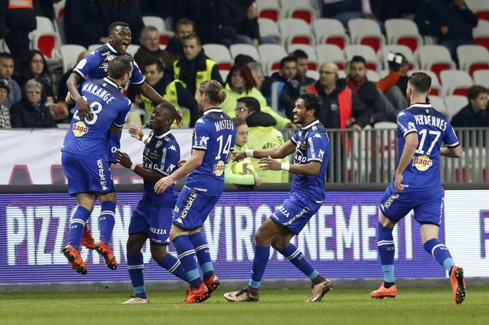 Bastias forward Sadio Diallo (L) celebrates after scoring a goal during the French L1 match Nice vs Bastia on February 26, 2016 in Nice