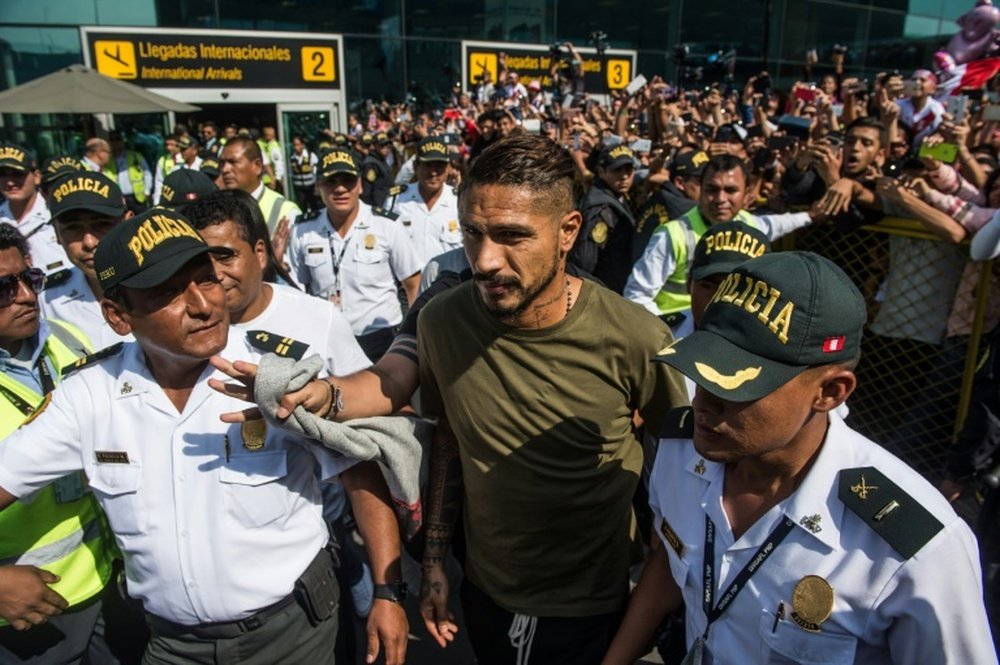 Paolo Guerrero se quedó sin Mundial por sanción. EFE/Archivo
