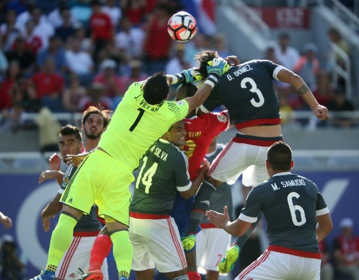 Villar y Valdez se caen de la lista de Paraguay por lesión