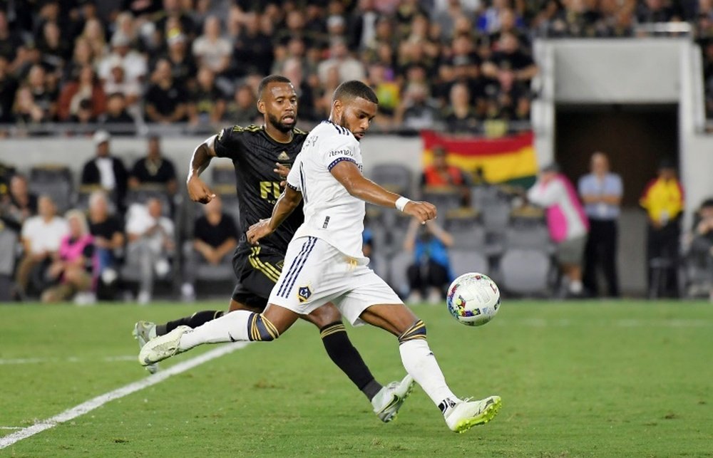 Arango roba el protagonismo del derbi angelino y mete a LAFC en la final. AFP