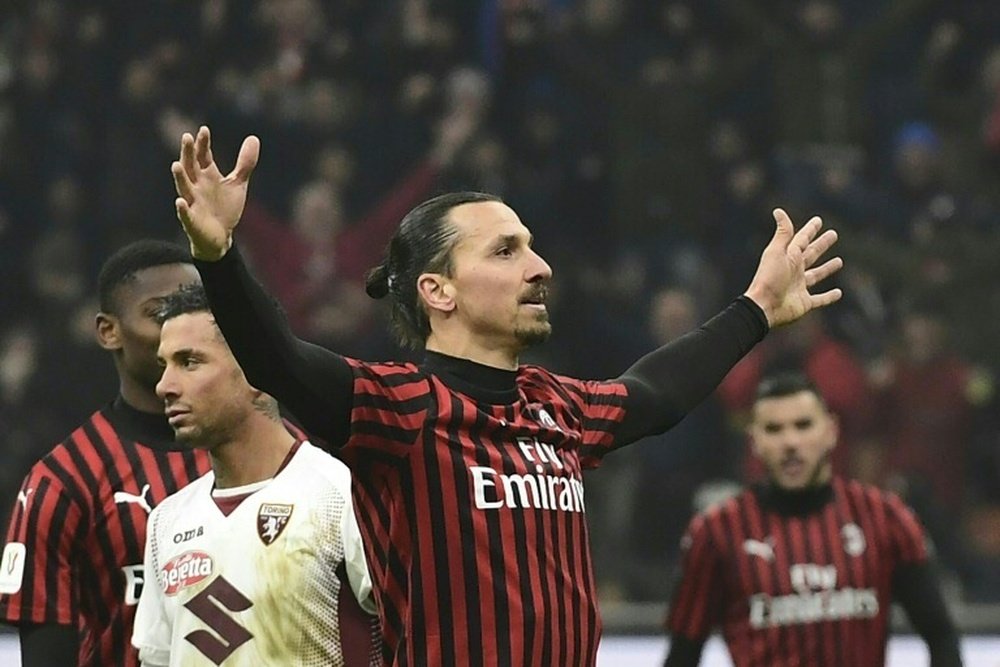 Ibrahimovic, elogiado por un mito del Milan. AFP