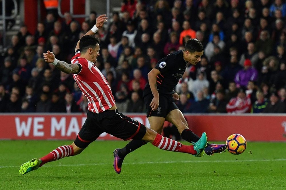 Fonte (L) challenges Liverpool's Philippe Coutinho. AFP