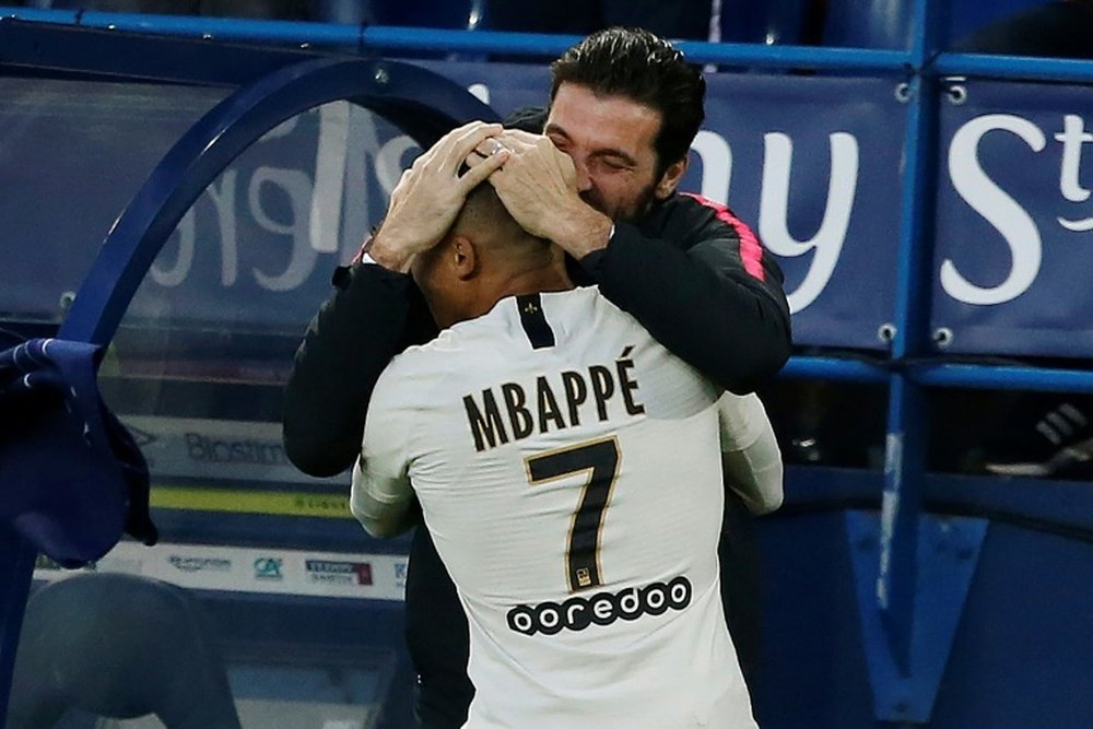 El joven goleador forjó una gran amistad con Buffon. AFP