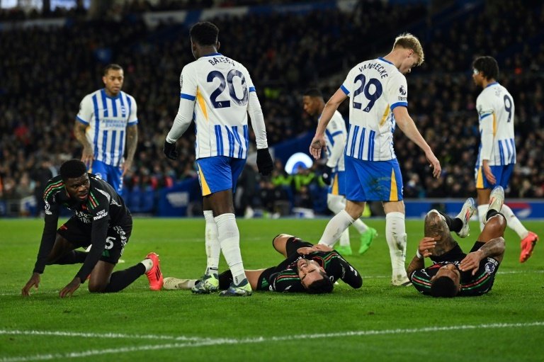 Arsenal draw at Brighton edges Liverpool closer to Premier League title