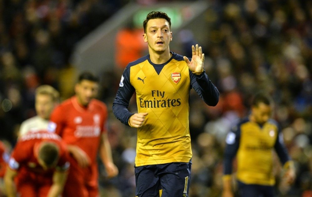 Arsenal midfielder Mesut Ozil is expected to start against Chelsea on Sunday after sitting out the trip to Stoke with a minor foot problem