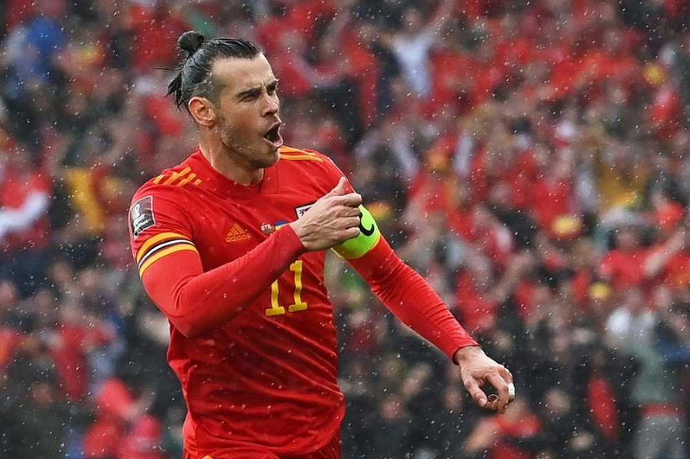 Gareth Bale bromeó sobre su retirada tras vencer a Ucrania. AFP