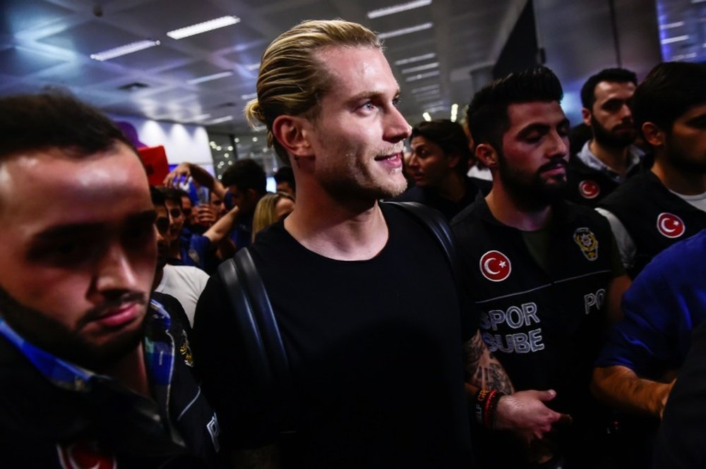 Karius no puede entrenar con el Liverpool. AFP