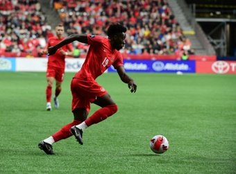 Alphonso Davies volvió a jugar con Canadá y marcó dos goles. AFP