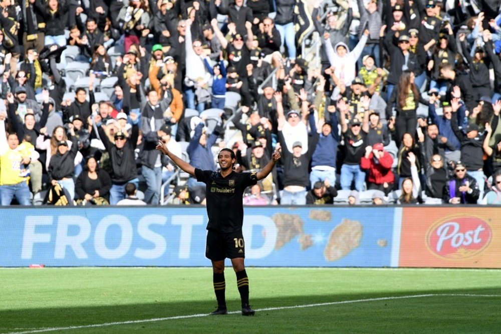 La magia de Vela tumba el estreno del Inter de Beckham. AFP