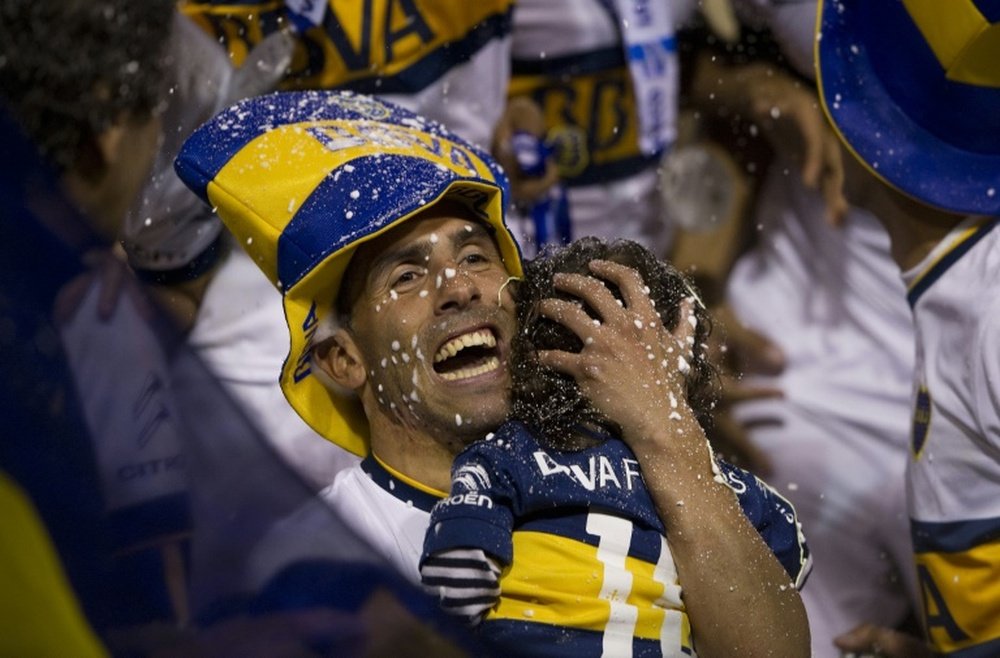 Boca Juniors forward Carlos Tevez celebrates winning the league title in Buenos Aires on November 1, 2015