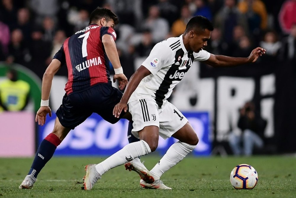Alex Sandro necesita competencia en la Juventus. AFP