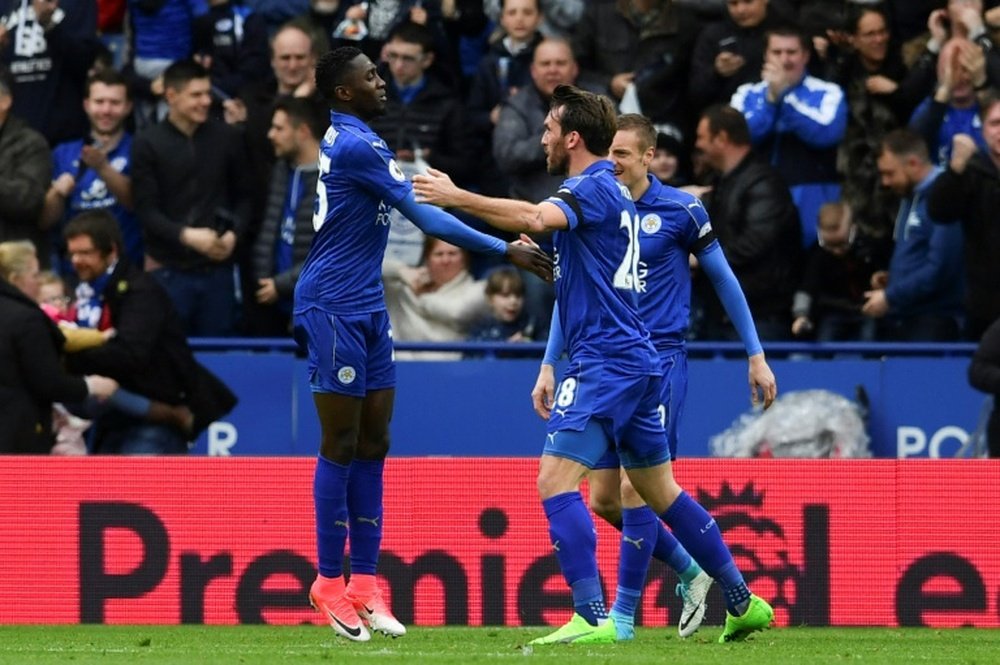 Ndidi destaca en el centro del campo del Leicester. AFP