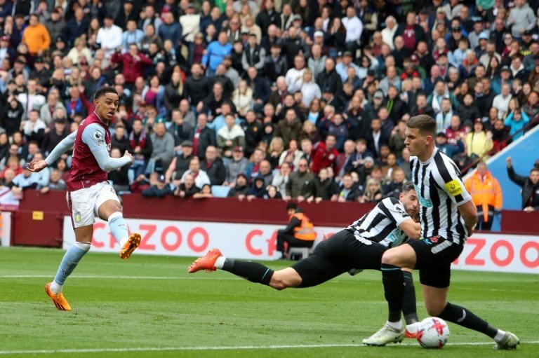 Watkins porte Aston Villa, Newcatsle s'effondre