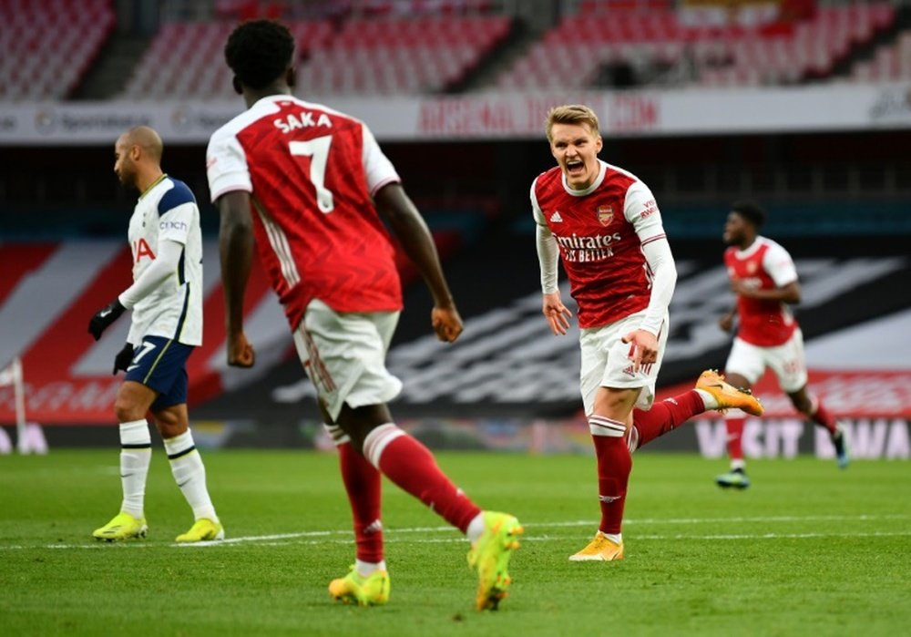 Arsenal venceu o Tottenham de virada por 2 a 1. AFP