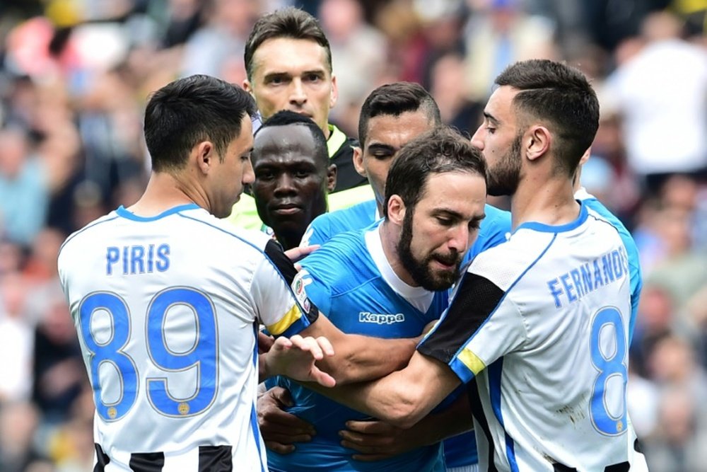 Napoli forward Gonzalo Higuain reacts after he received a red card against Udinese. BeSoccer