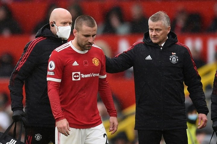 Shaw confirms his renewal with Man Utd