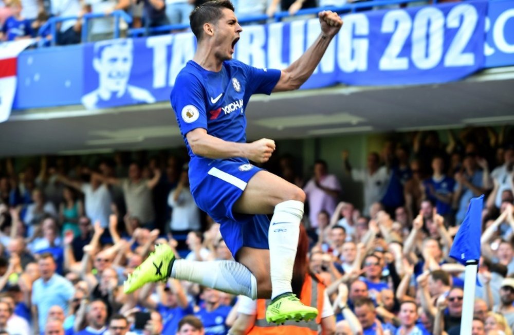 Varios aficionados cantaron 'Morata odia a los judíos' durante el Leicester-Chelsea. AFP