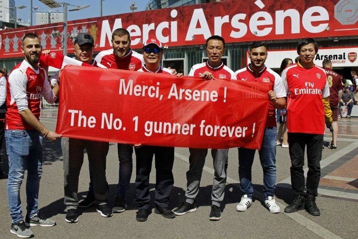 Arsenal goleia no adeus de Wenger ao Emirates