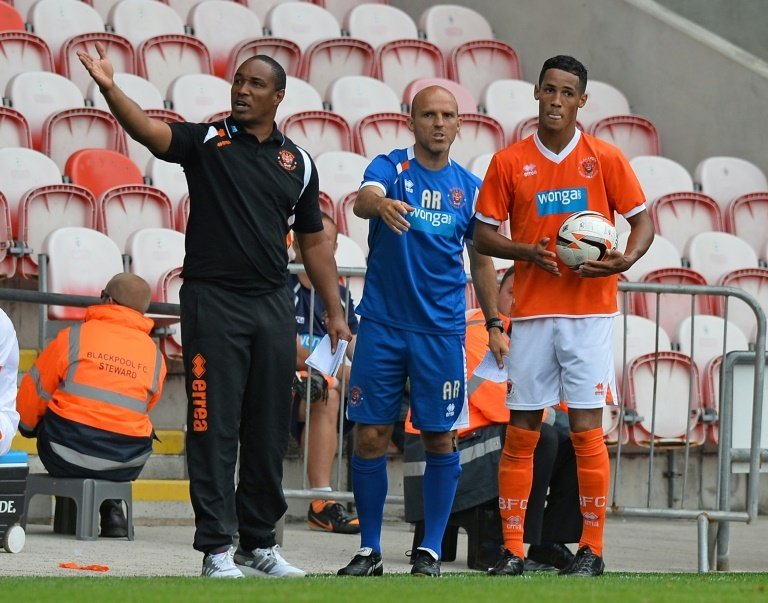 Blackpools then first-team coach Alex Rae (C) talks to English striker Tom Ince (R) alongside manager Paul Ince during the pre-season friendly against Newcastle at Bloomfield Road in Blackpool, northwest England, on July 28, 2013