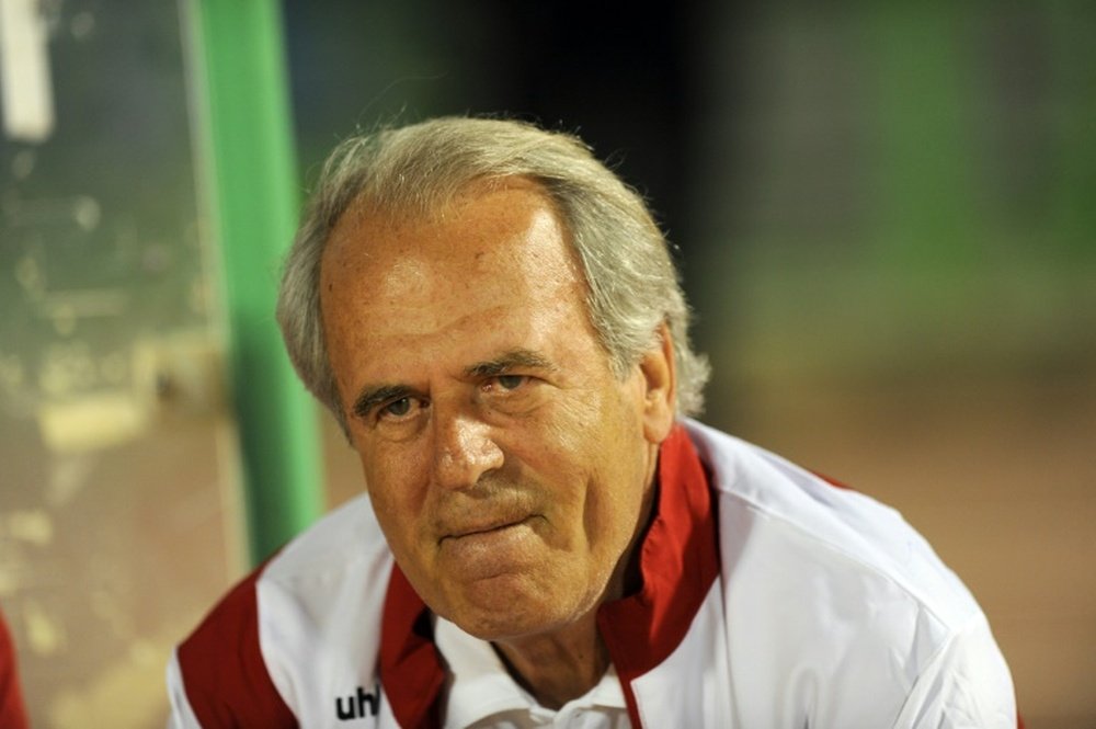 Former Turkish international player Mustafa Denizli has resigned as coach of Galatasaray. BeSoccer