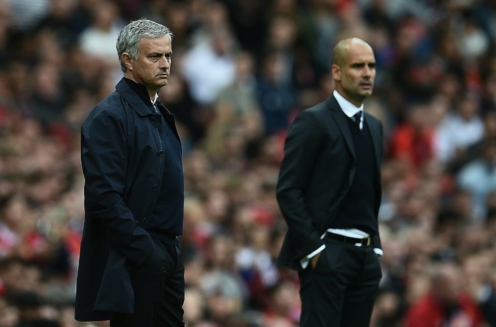 Mourinho e Guardiola, dois dos técnicos mais polêmicos do momento. AFP