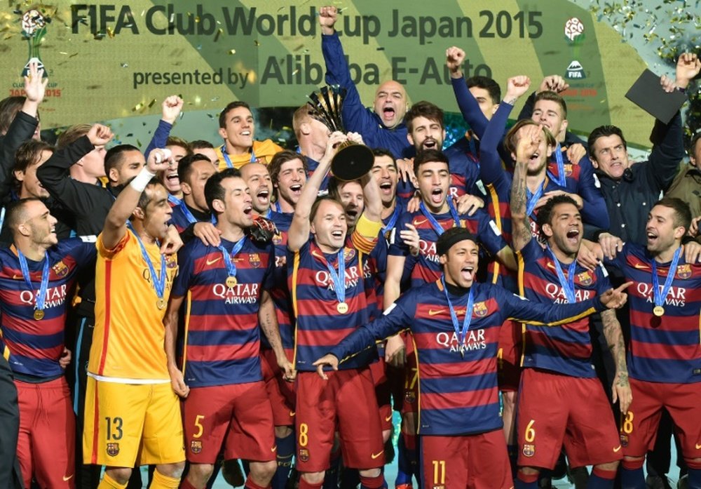 El conjunto catalán fue el último en levantar el trofeo. AFP
