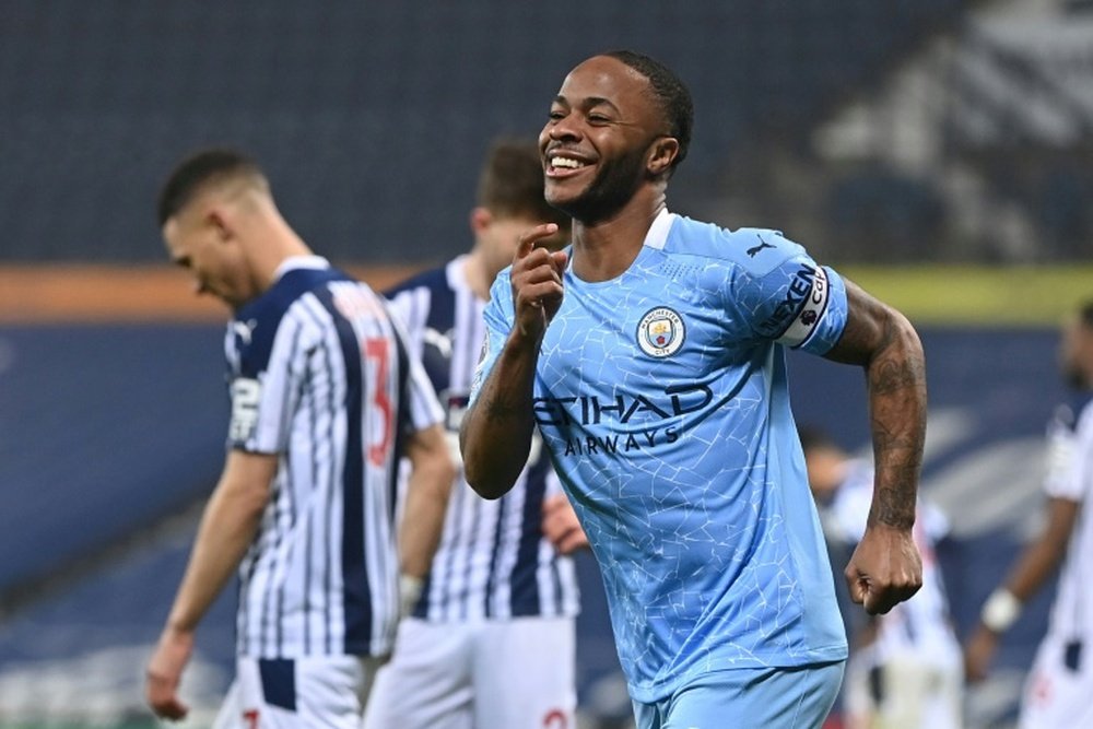 Sterling podría irse del Manchester City para fichar por el Chelsea. AFP