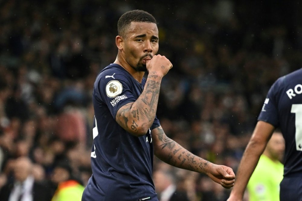 Gabriel Jesus celebrando o gol contra o Leeds. AFP